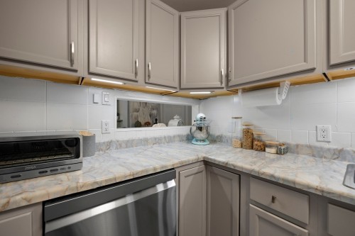 Cuisine - 25 Place François-Perrot, L'Île-Perrot, QC - Indoor Photo Showing Kitchen