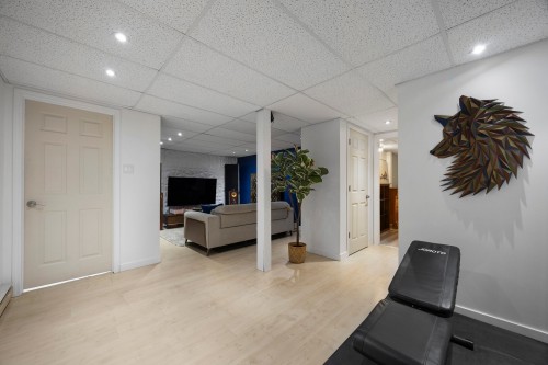 Salle familiale - 25 Place François-Perrot, L'Île-Perrot, QC - Indoor