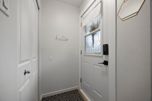 Hall d'entrée/Vestibule - 25 Place François-Perrot, L'Île-Perrot, QC - Indoor Photo Showing Other Room