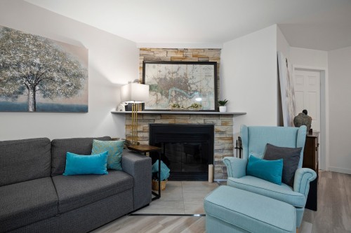 Salon - 25 Place François-Perrot, L'Île-Perrot, QC - Indoor Photo Showing Living Room With Fireplace