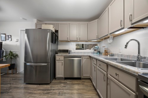 Cuisine - 25 Place François-Perrot, L'Île-Perrot, QC - Indoor Photo Showing Kitchen With Double Sink