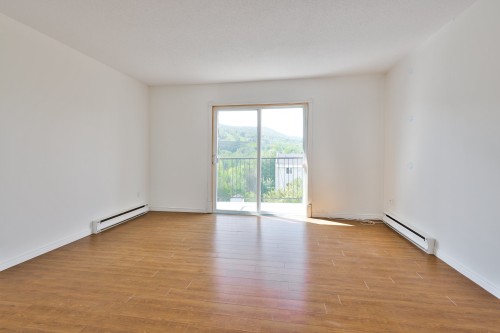 Salon - 13-110 Rue De Wolfe, Bromont, QC - Indoor Photo Showing Other Room