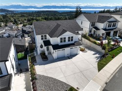 2291 Hudson Terr Sooke, BC V9Z 1R2