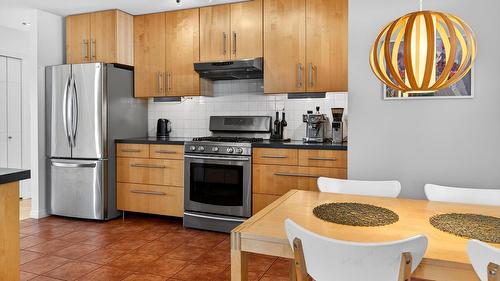 183 Magic Drive, Kelowna, BC - Indoor Photo Showing Kitchen