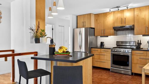 183 Magic Drive, Kelowna, BC - Indoor Photo Showing Kitchen