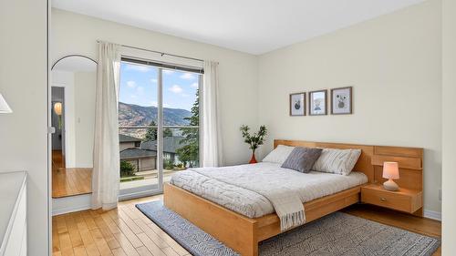 183 Magic Drive, Kelowna, BC - Indoor Photo Showing Bedroom