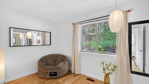 183 Magic Drive, Kelowna, BC - Indoor Photo Showing Other Room