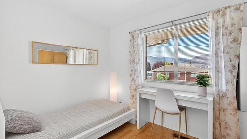 183 Magic Drive, Kelowna, BC - Indoor Photo Showing Bedroom