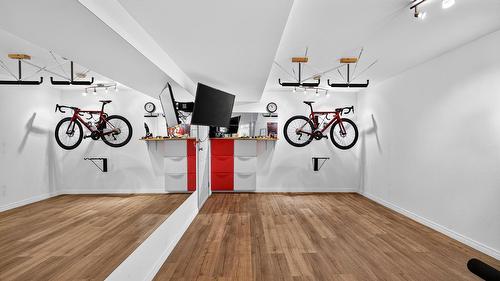 183 Magic Drive, Kelowna, BC - Indoor Photo Showing Other Room