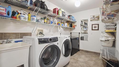 183 Magic Drive, Kelowna, BC - Indoor Photo Showing Laundry Room