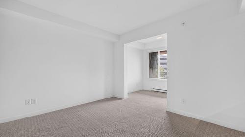 306-1550 Dickson Avenue, Kelowna, BC - Indoor Photo Showing Other Room