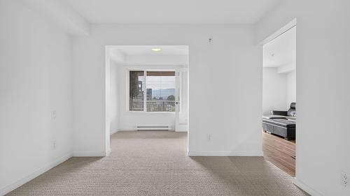 306-1550 Dickson Avenue, Kelowna, BC - Indoor Photo Showing Other Room