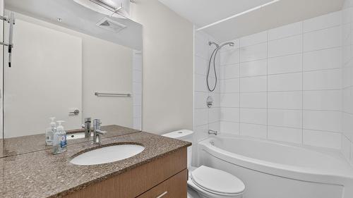 306-1550 Dickson Avenue, Kelowna, BC - Indoor Photo Showing Bathroom