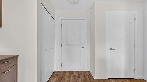 306-1550 Dickson Avenue, Kelowna, BC - Indoor Photo Showing Other Room