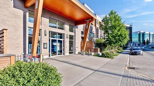 306-1550 Dickson Avenue, Kelowna, BC - Outdoor