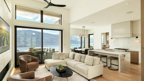 538 Clifton Court, Kelowna, BC - Indoor Photo Showing Living Room