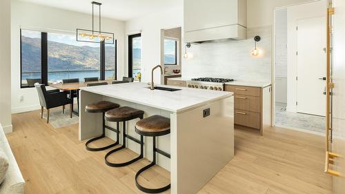 538 Clifton Court, Kelowna, BC - Indoor Photo Showing Kitchen With Upgraded Kitchen