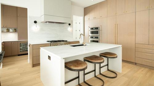 538 Clifton Court, Kelowna, BC - Indoor Photo Showing Kitchen With Upgraded Kitchen