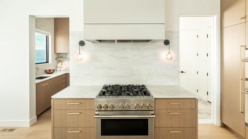 538 Clifton Court, Kelowna, BC - Indoor Photo Showing Kitchen