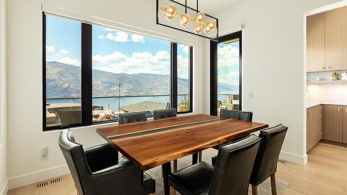 538 Clifton Court, Kelowna, BC - Indoor Photo Showing Dining Room