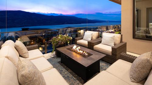 538 Clifton Court, Kelowna, BC -  Photo Showing Living Room