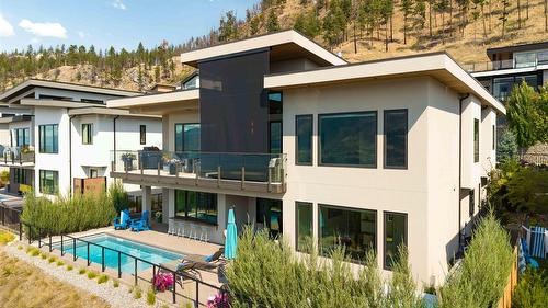 538 Clifton Court, Kelowna, BC - Outdoor With In Ground Pool
