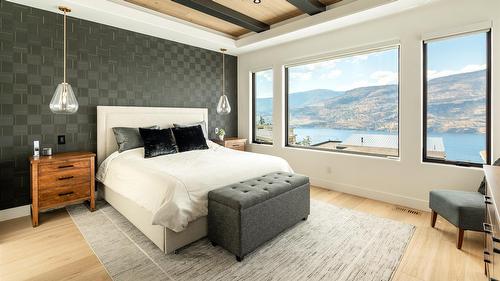 538 Clifton Court, Kelowna, BC - Indoor Photo Showing Bedroom With Body Of Water