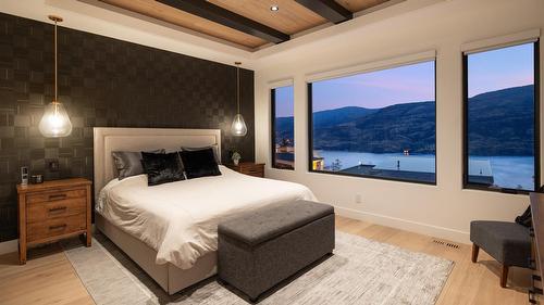 538 Clifton Court, Kelowna, BC - Indoor Photo Showing Bedroom