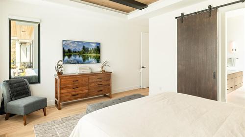 538 Clifton Court, Kelowna, BC - Indoor Photo Showing Bedroom