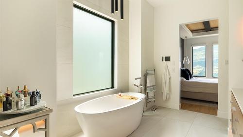 538 Clifton Court, Kelowna, BC - Indoor Photo Showing Bathroom