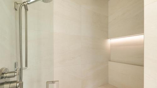 538 Clifton Court, Kelowna, BC - Indoor Photo Showing Bathroom