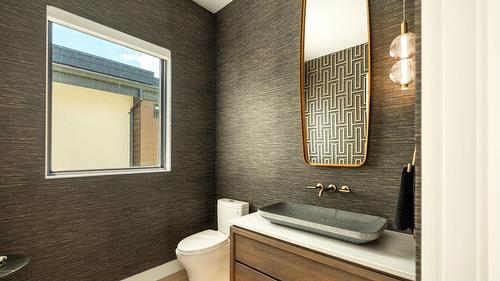 538 Clifton Court, Kelowna, BC - Indoor Photo Showing Bathroom