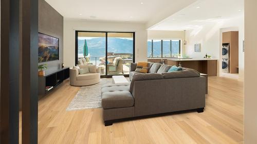 538 Clifton Court, Kelowna, BC - Indoor Photo Showing Living Room