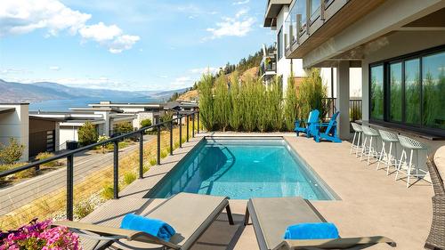 538 Clifton Court, Kelowna, BC - Outdoor With In Ground Pool