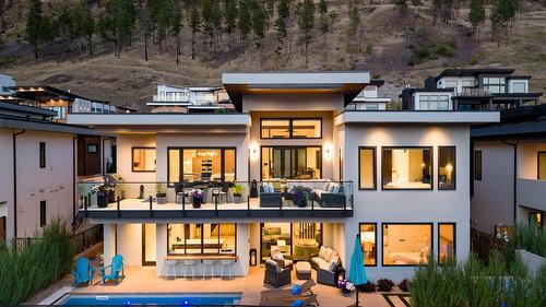 538 Clifton Court, Kelowna, BC - Outdoor With In Ground Pool
