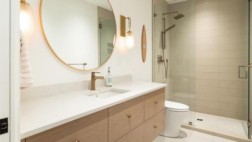 538 Clifton Court, Kelowna, BC - Indoor Photo Showing Bathroom