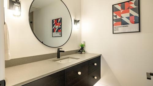 538 Clifton Court, Kelowna, BC - Indoor Photo Showing Bathroom