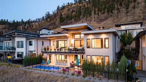 538 Clifton Court, Kelowna, BC - Outdoor With In Ground Pool