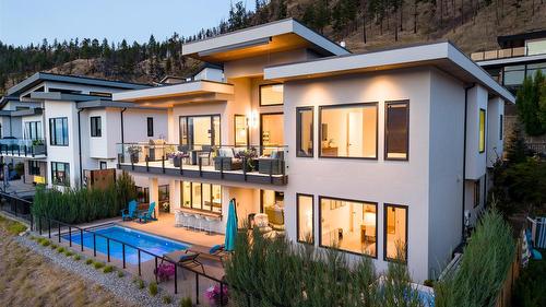 538 Clifton Court, Kelowna, BC - Outdoor With In Ground Pool