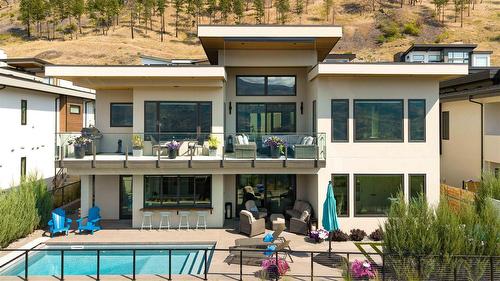 538 Clifton Court, Kelowna, BC - Outdoor With In Ground Pool