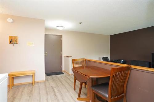 410-35 Valhalla Dr, Winnipeg, MB - Indoor Photo Showing Dining Room