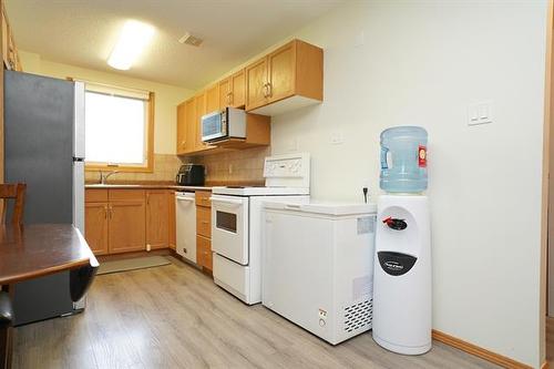 410-35 Valhalla Dr, Winnipeg, MB - Indoor Photo Showing Kitchen