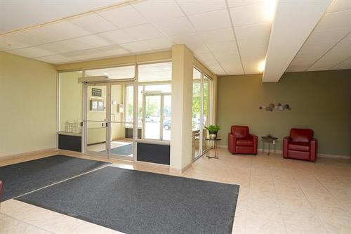 410-35 Valhalla Dr, Winnipeg, MB - Indoor