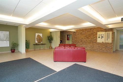 410-35 Valhalla Dr, Winnipeg, MB - Indoor