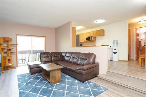 410-35 Valhalla Dr, Winnipeg, MB - Indoor Photo Showing Living Room