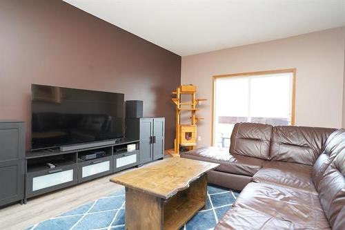 410-35 Valhalla Dr, Winnipeg, MB - Indoor Photo Showing Living Room