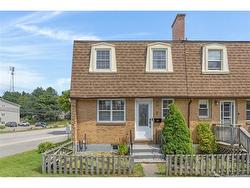 7 Hampton Manor Saint John, NB E2K 0C4
