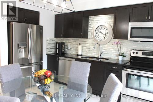 21 - 12 Poplar Drive, Cambridge, ON - Indoor Photo Showing Kitchen With Stainless Steel Kitchen With Upgraded Kitchen