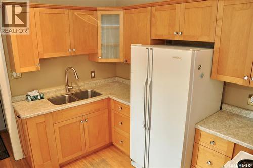 623 4Th Avenue N, Saskatoon, SK - Indoor Photo Showing Kitchen With Double Sink