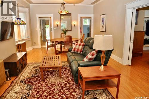 623 4Th Avenue N, Saskatoon, SK - Indoor Photo Showing Living Room